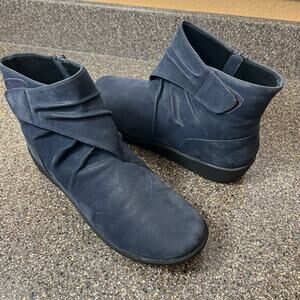 Clarks Cloudsteppers Ankle Bootie Womens Sz 10M Blue Faux Leather Comfort Casual
